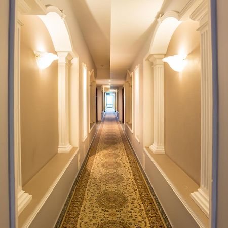 Royal Palace Hotel Almaty Bagian luar foto