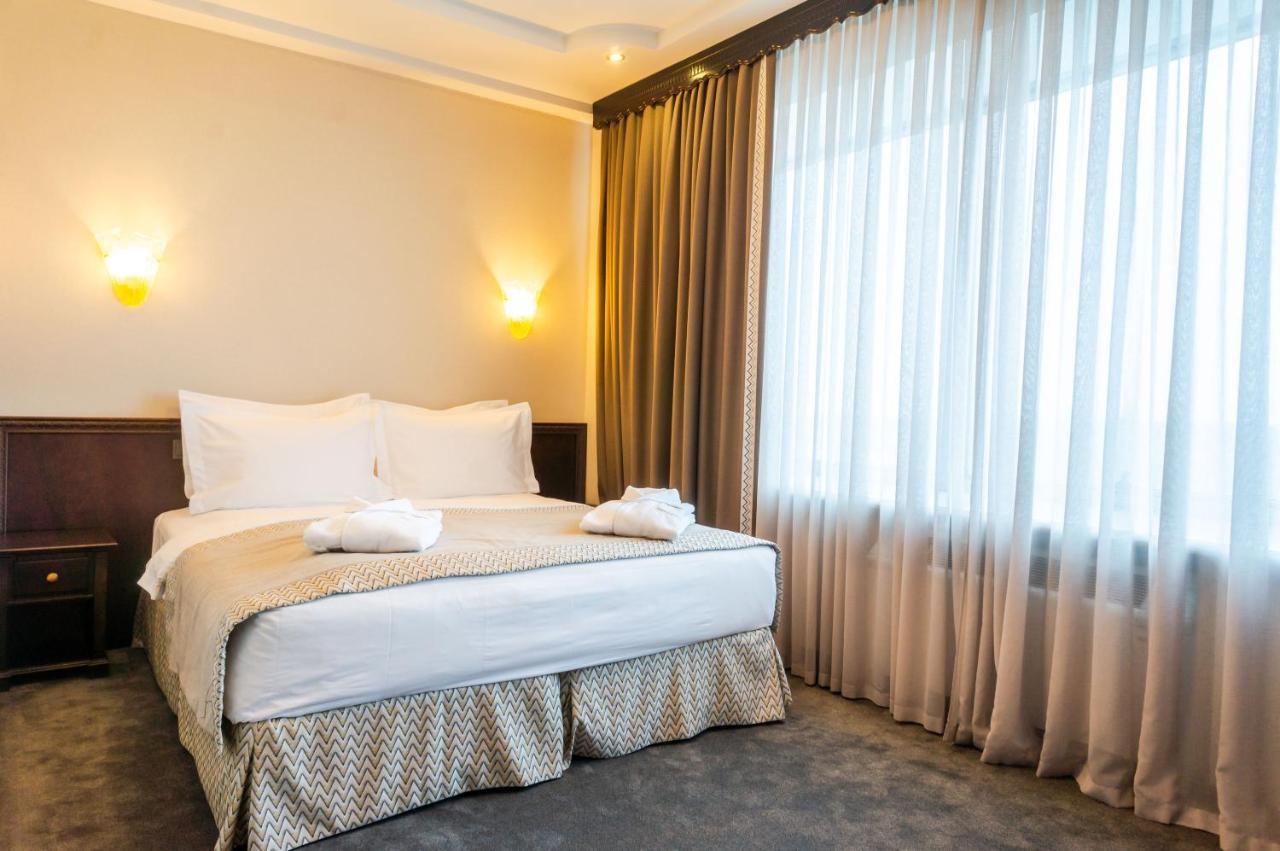 Royal Palace Hotel Almaty Bagian luar foto