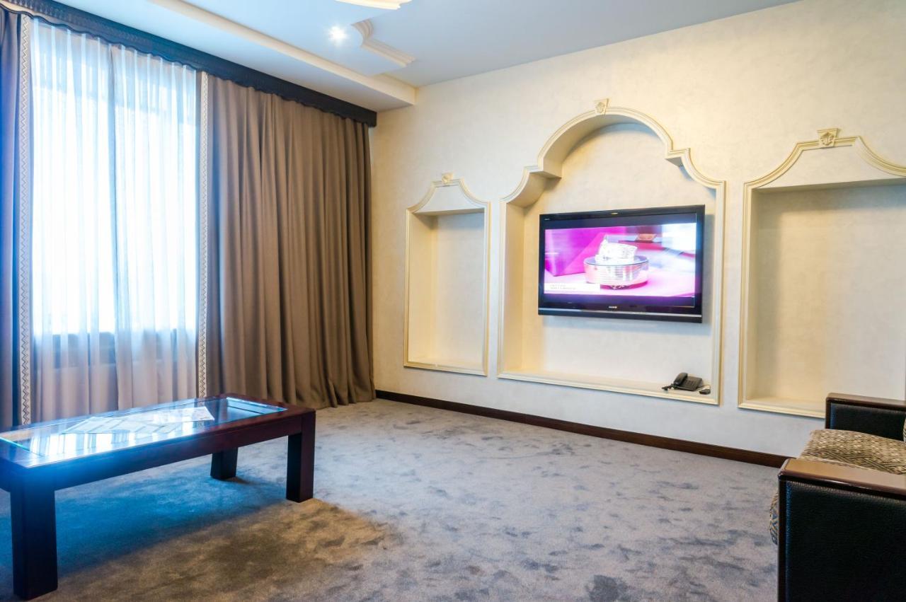 Royal Palace Hotel Almaty Bagian luar foto