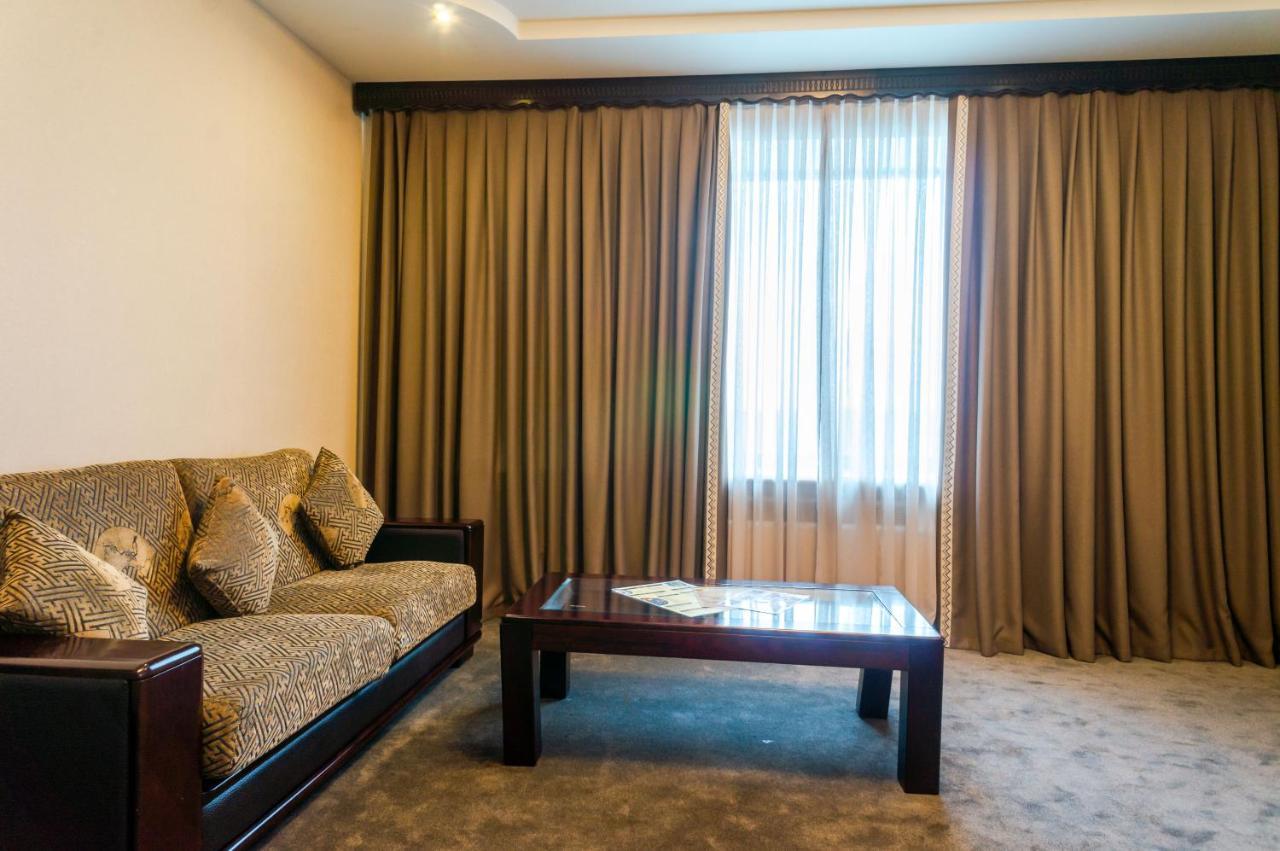 Royal Palace Hotel Almaty Bagian luar foto