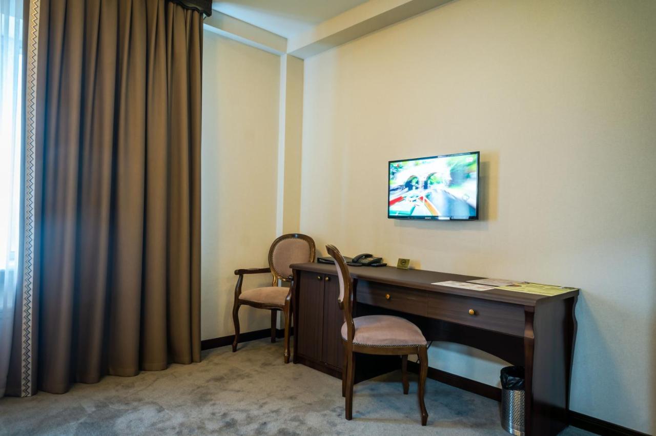 Royal Palace Hotel Almaty Bagian luar foto