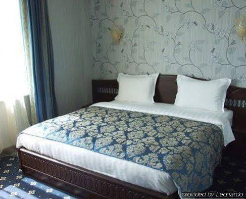 Royal Palace Hotel Almaty Bagian luar foto