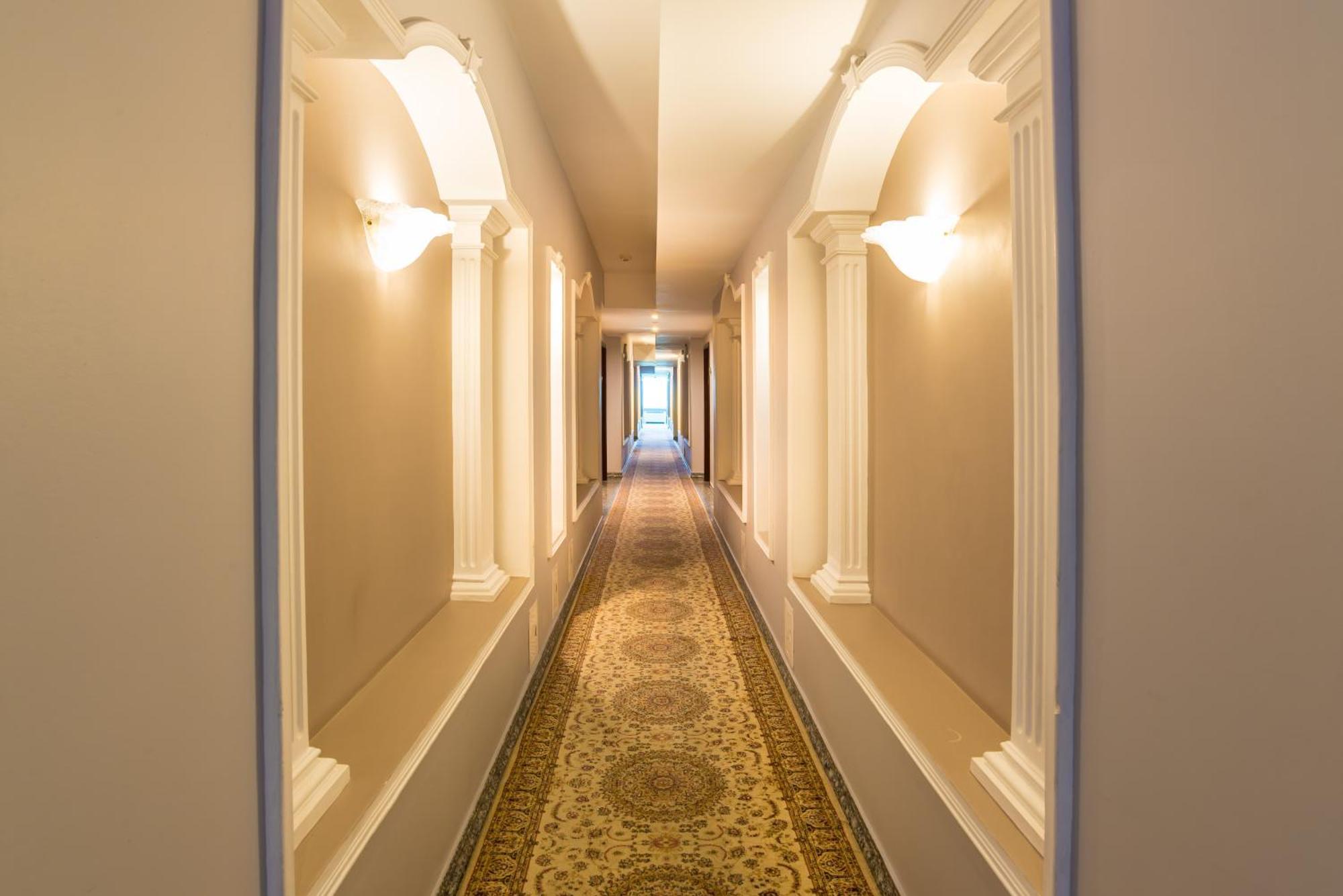 Royal Palace Hotel Almaty Bagian luar foto