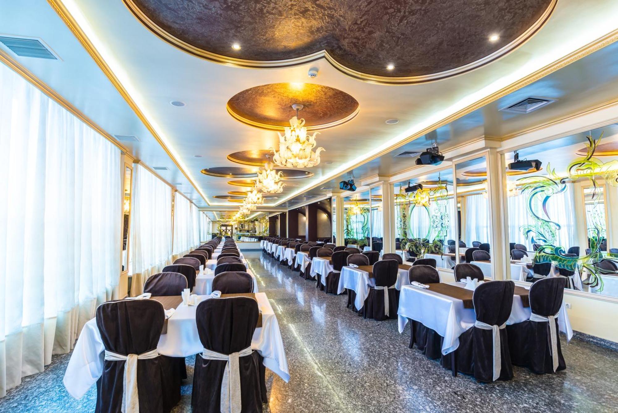 Royal Palace Hotel Almaty Bagian luar foto