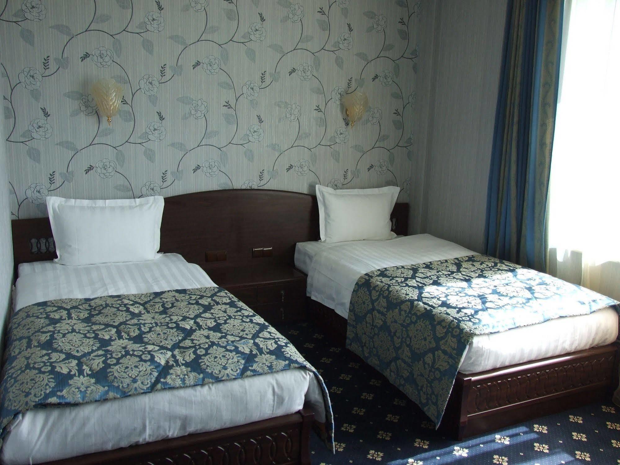 Royal Palace Hotel Almaty Ruang foto