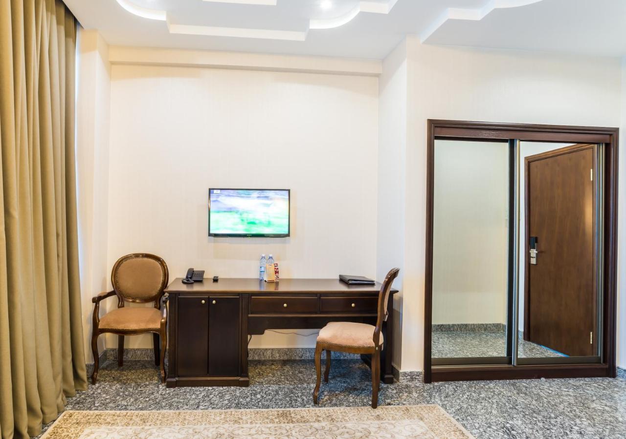 Royal Palace Hotel Almaty Bagian luar foto